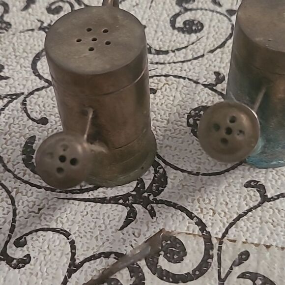 Vintage Metal Watering Cans Salt And Pepper Shakers. - Picture 8 of 9